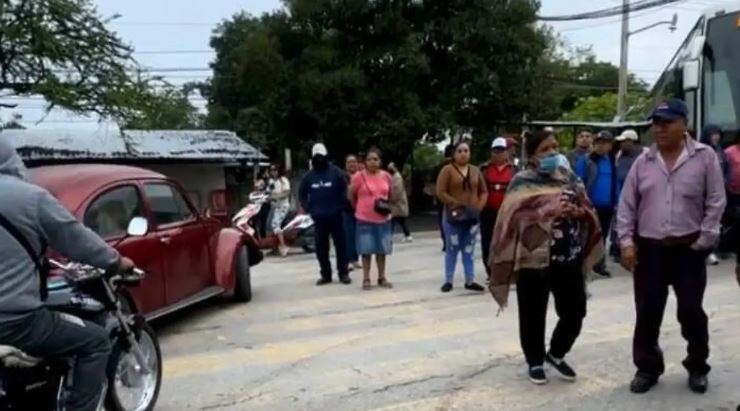 Transportistas de Xoxocotla bloquean la carretera Alpuyeca–Jojutla