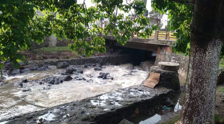 Indigentes en barrancas de Cuernavaca