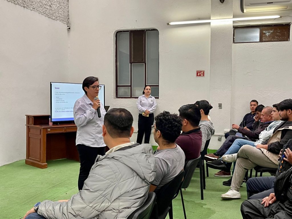 Funcionarios de Cuernavaca participan en conferencia sobre masculinidades saludables