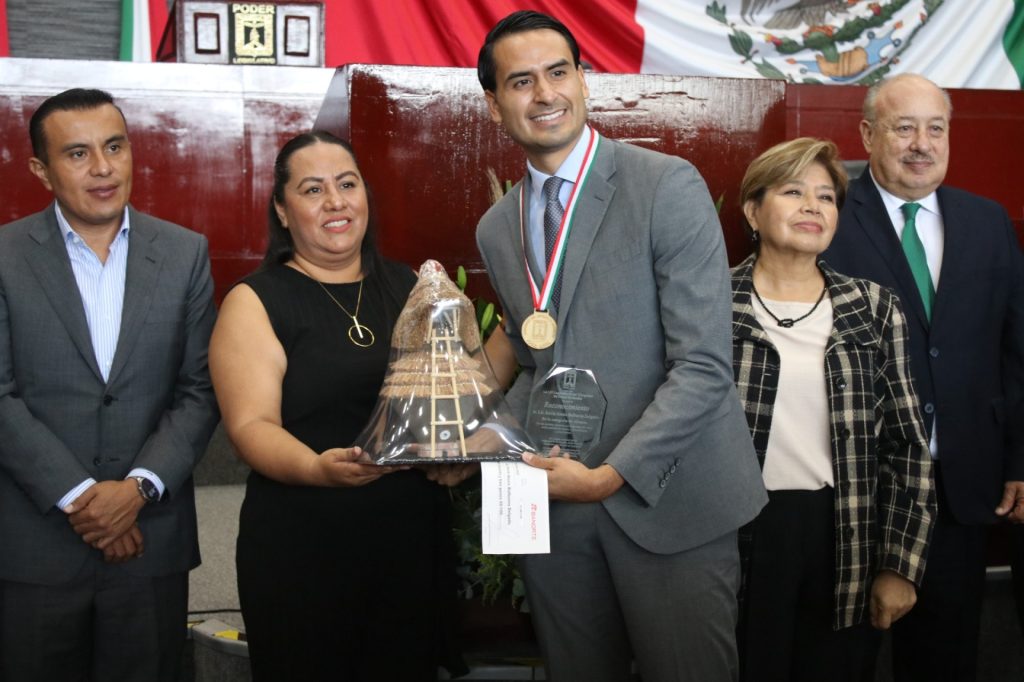 RECONOCIMIENTO MÉRITO AMBIENTAL 2