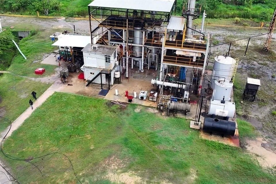 Aseguran en Veracruz una refinería clandestina con 500 mil litros de petróleo