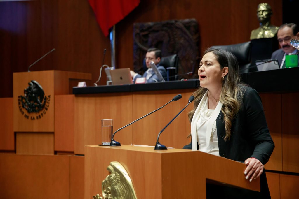 Cynthia López Castro pide revocar visa de extranjeros