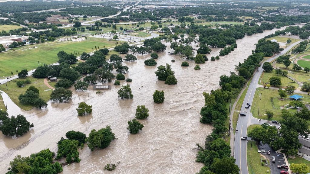 Inundaciones en Texas dejan desaparecidos