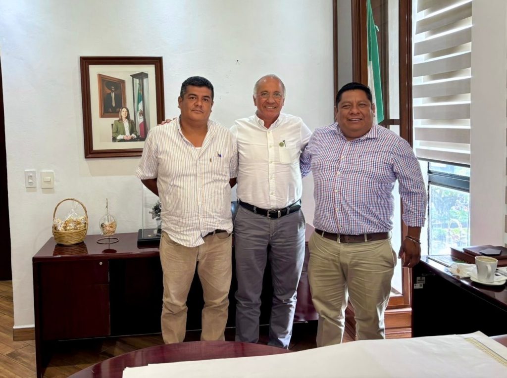 Rehabilitación de carreteras en Xoxocotla y Coatetelco.