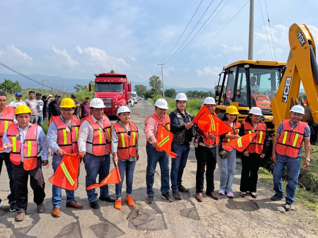 REHABILITACIÓN DE CAMINO CARRETERO ENTRE TLAYACAPAN Y TOTOLAPAN