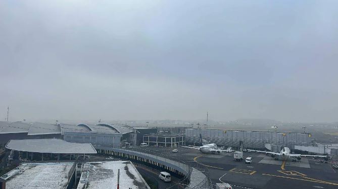 El AICM retoma operaciones tras cierre de 4 horas por lluvias