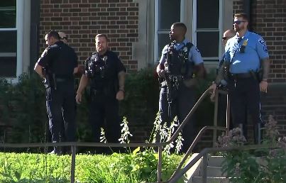 Tiroteo en escuela de Minneápolis deja 2 niños muertos y heridos