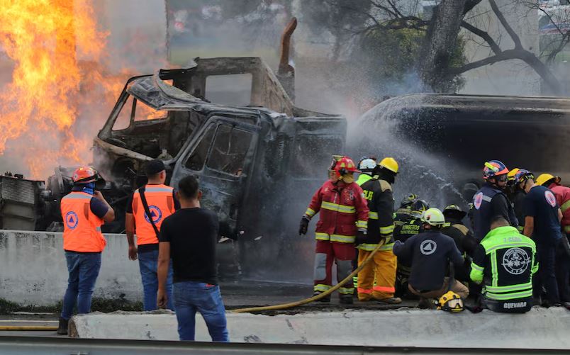 Sube a 10 el número de muertos por explosión de gas