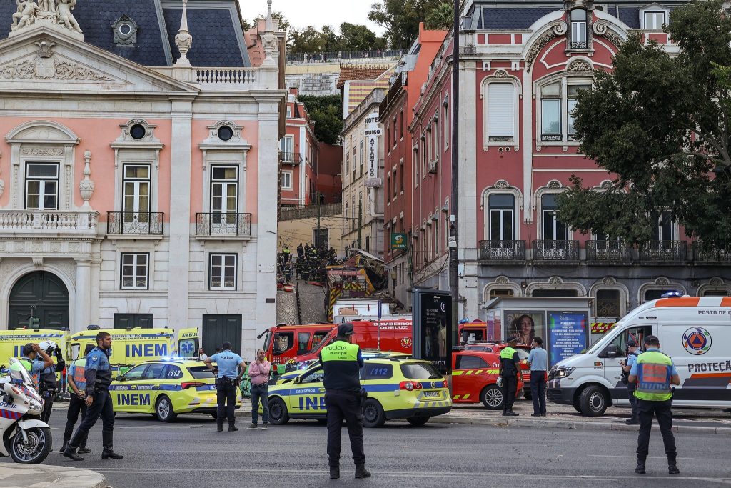 Descarrilamiento de funicular en Lisboa deja 15 muertos