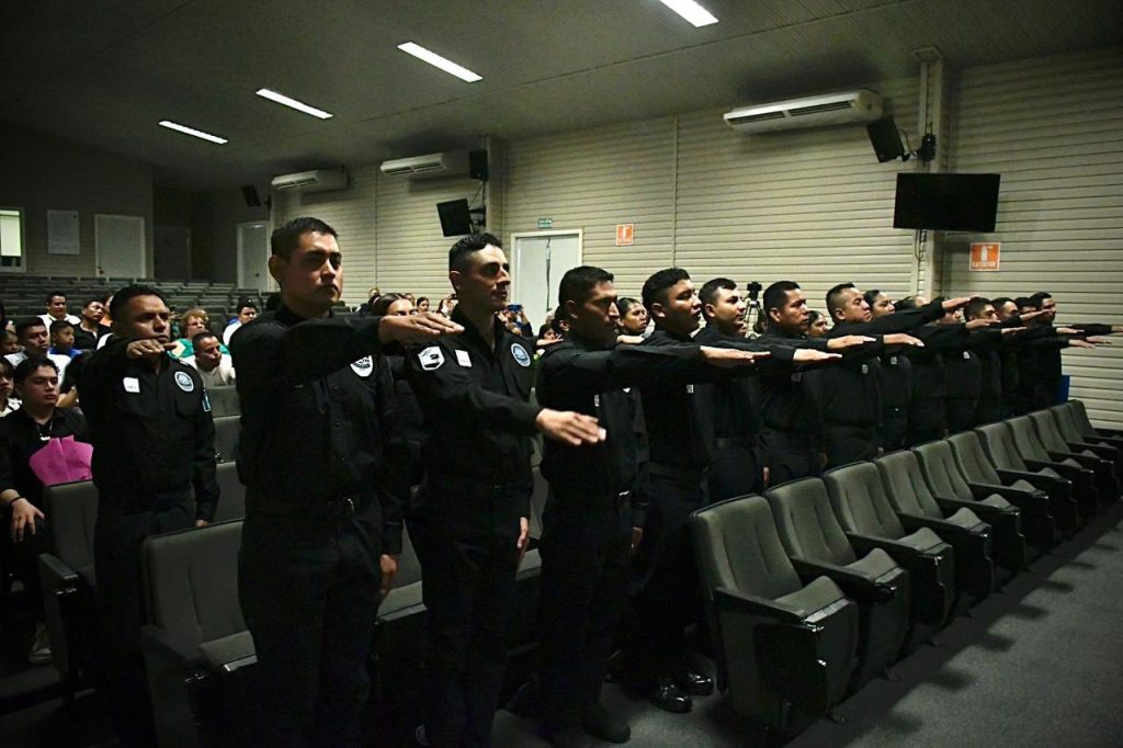 Egresan 28 policías en Morelos