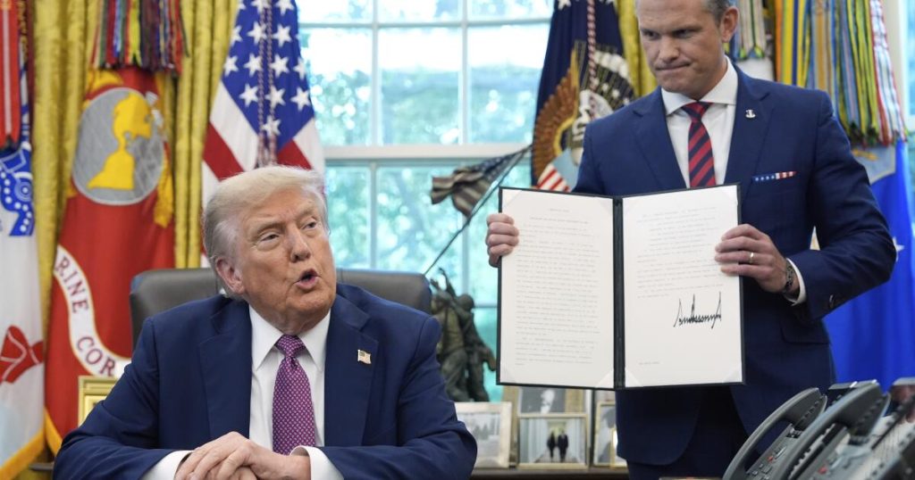 Trump renombra el departamento de defensa como "de guerra"