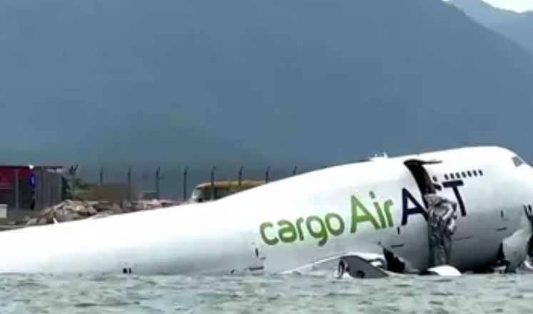 Aviones se estrellan en el mar de China