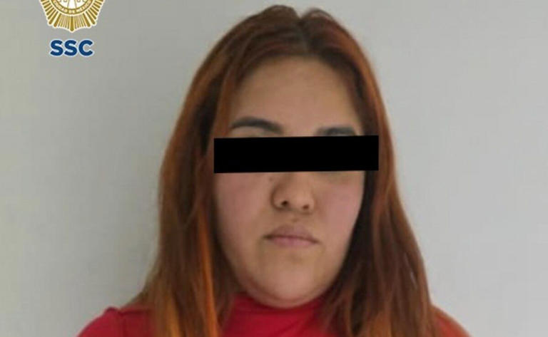 Detienen a mujer con subametralladora