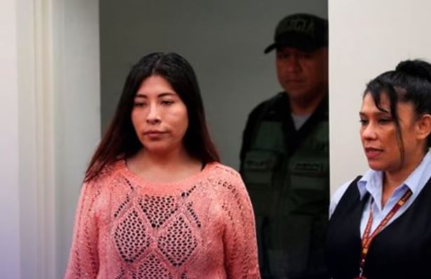 Perú frena salida de Bettsy Chávez