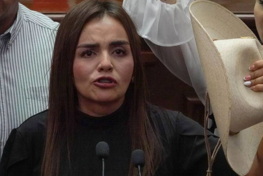 Grecia Quiroz planta cara a Noroña