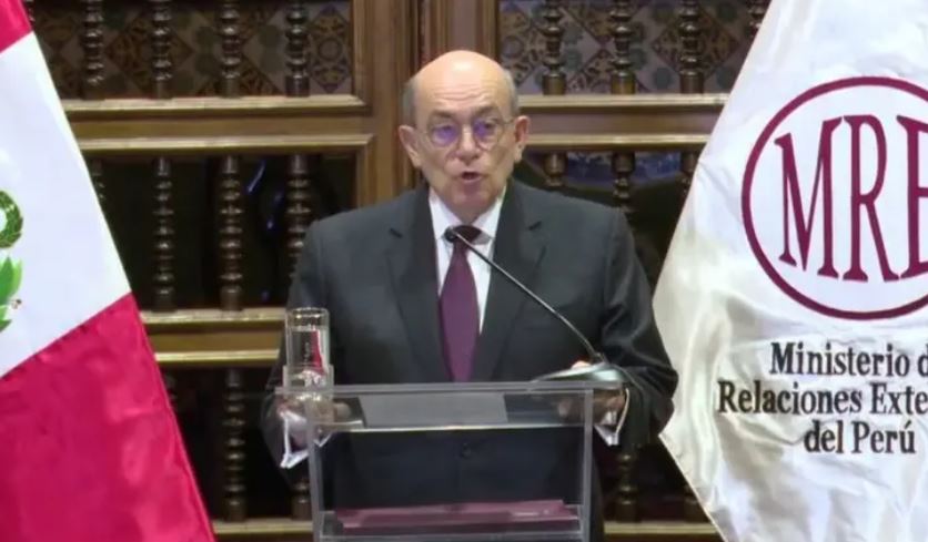 Perú rompe relaciones con México