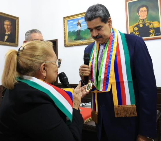Maduro se autoproclama