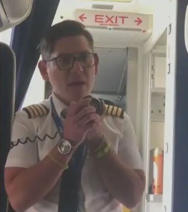 Piloto de Magnicharters detiene vuelo
