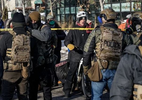 Agente de inmigración matan a hombre