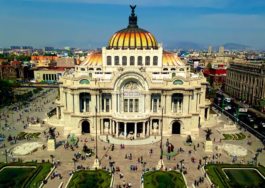 México supera en turismo
