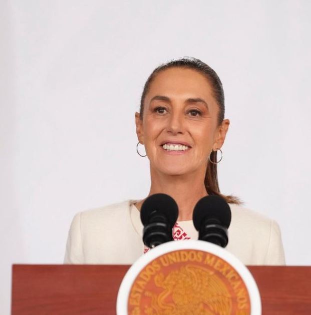 SCJN entrega camionetas