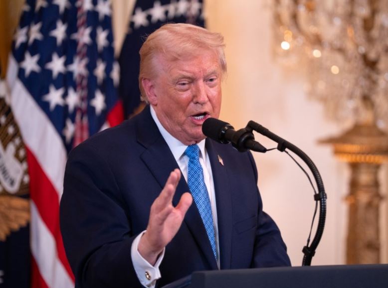 Trump impulsa diálogo sobre Groenlandia